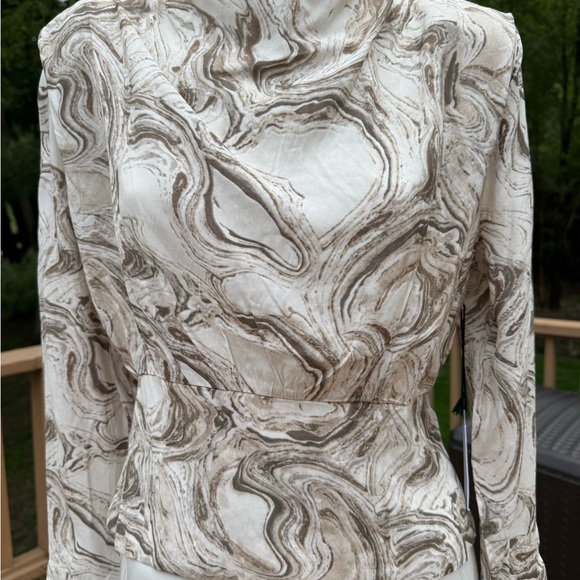 ASTR The Label Marble Print Women's Long Sleeve Top size small Cream Taupe Brown - Picture 2 of 9